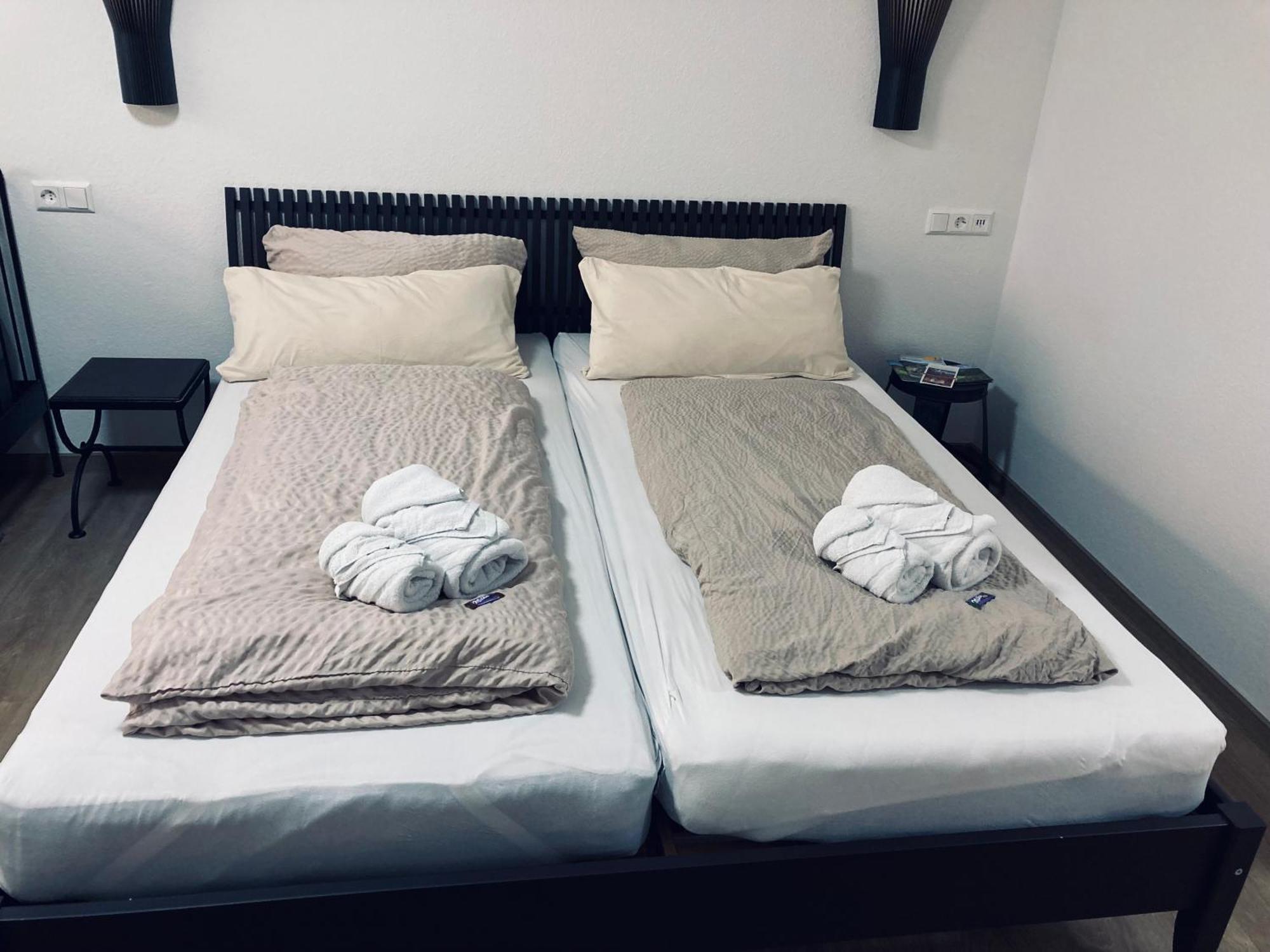 Free Apartment - Ermstal Бад Урах Екстериор снимка