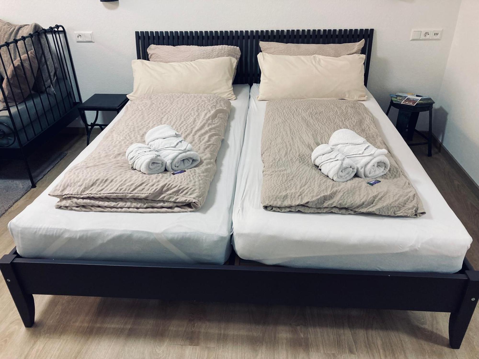 Free Apartment - Ermstal Бад Урах Екстериор снимка