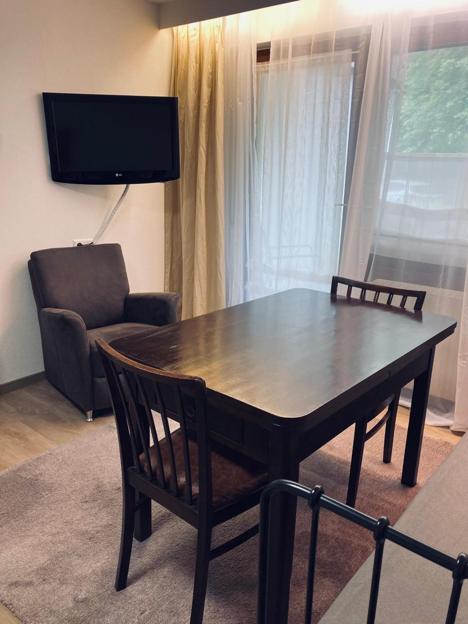 Free Apartment - Ermstal Бад Урах Екстериор снимка