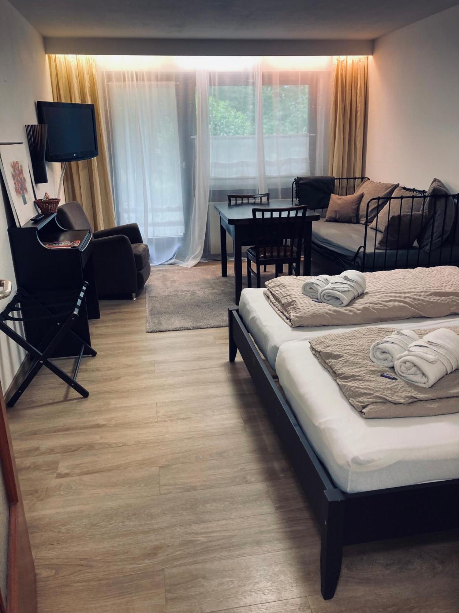 Free Apartment - Ermstal Бад Урах Екстериор снимка